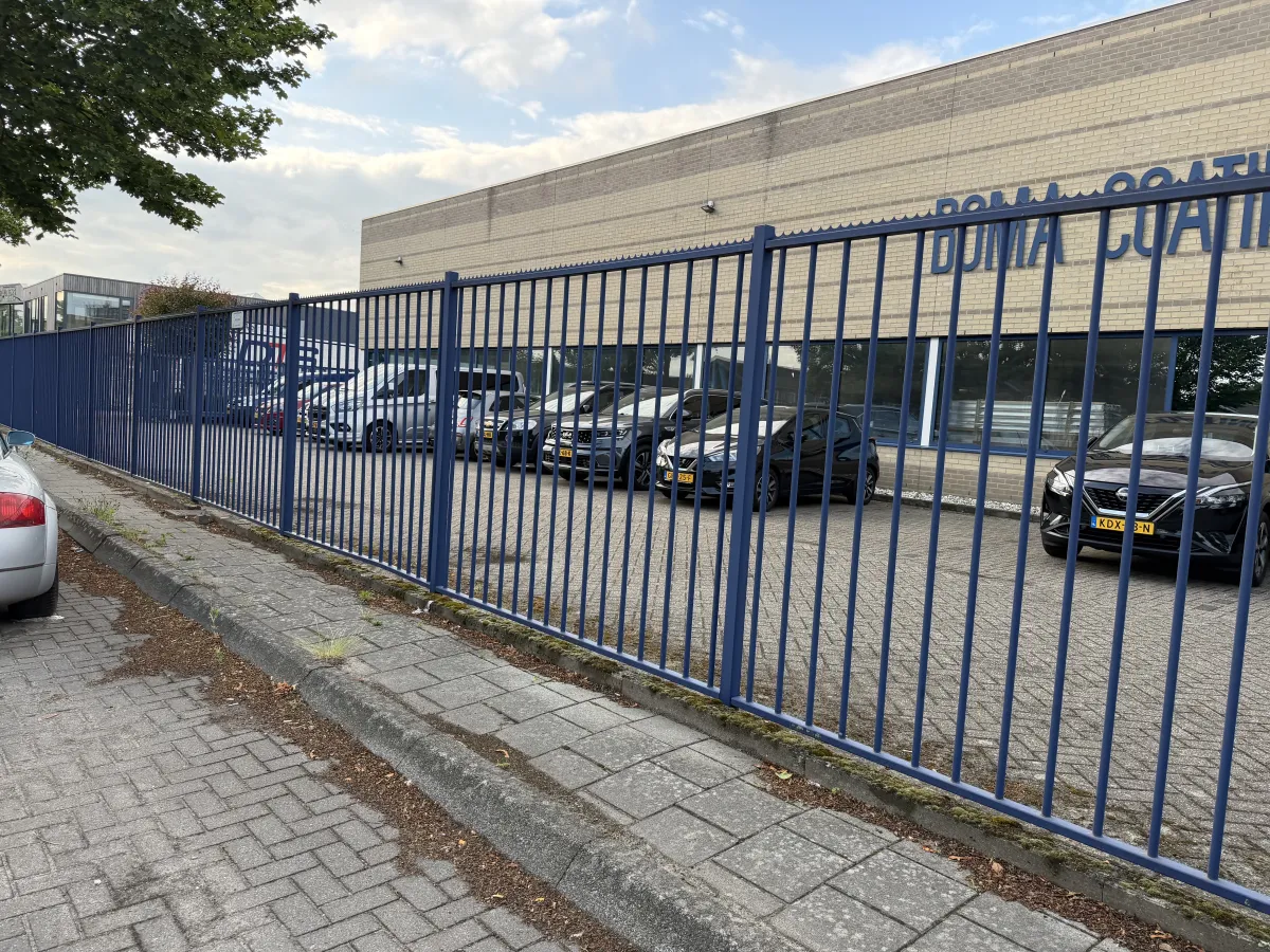 Steel Blue Coated Fence 128,00 mtr. Included 4 gates