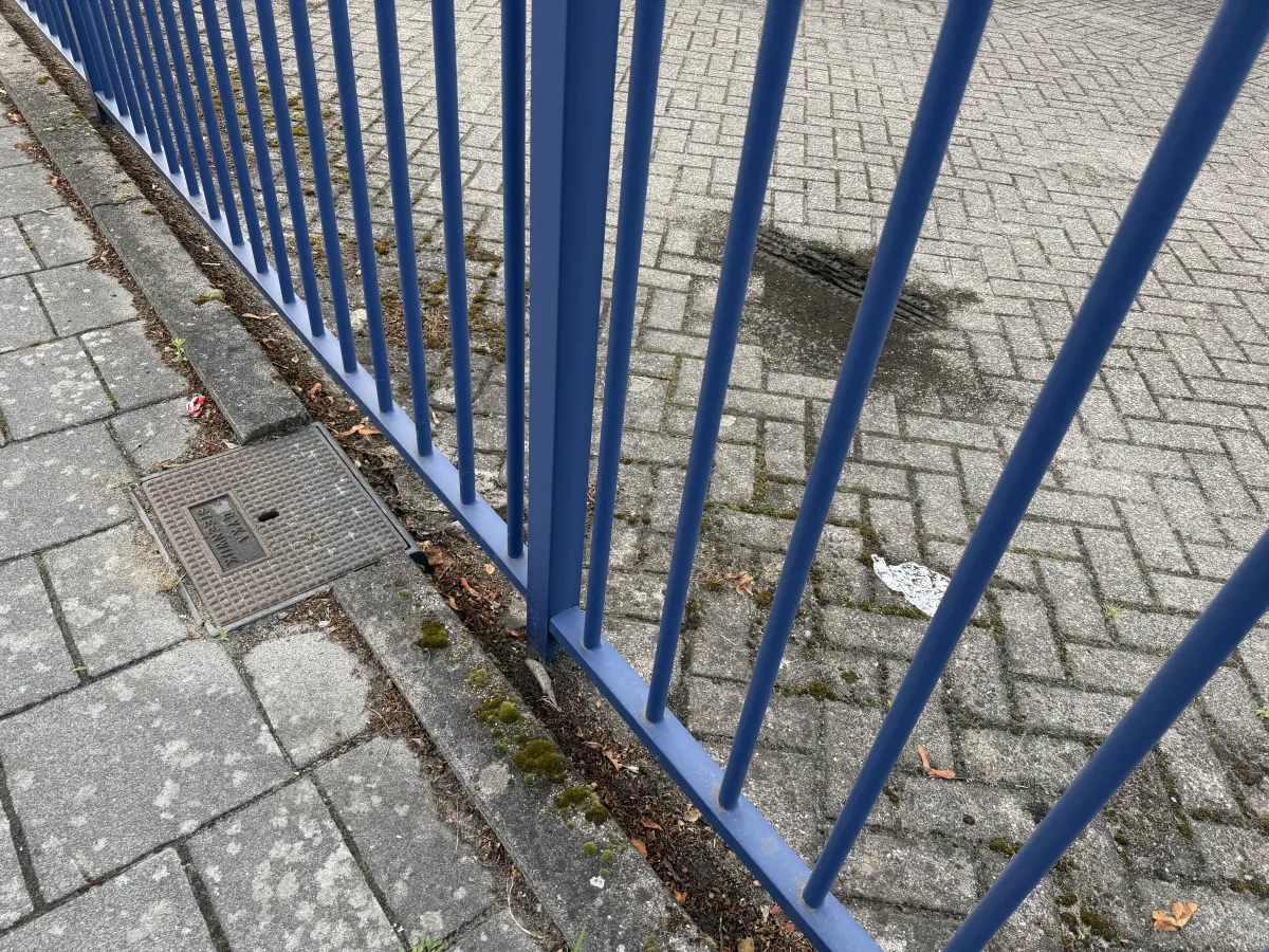 Steel Blue Coated Fence 128,00 mtr. Included 4 gates