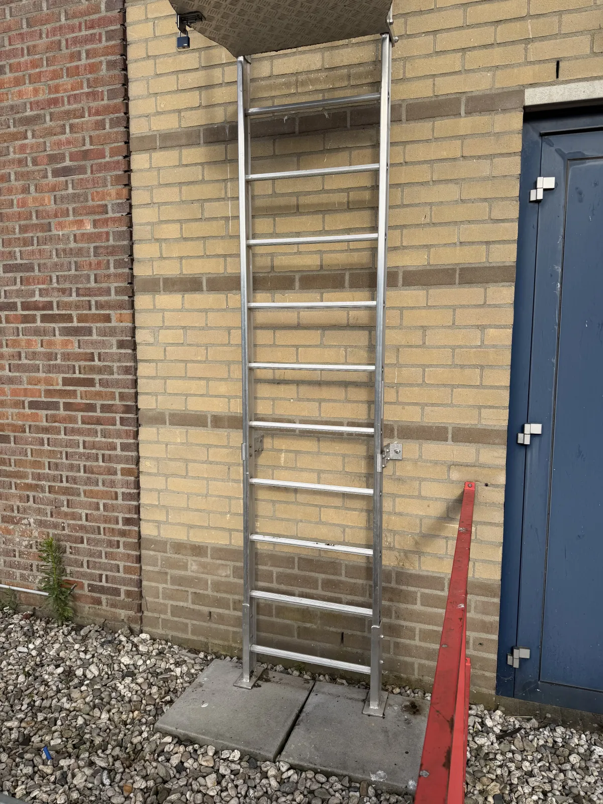 Aluminium Roof Access Ladder with Safety Cage & Roof Parapet Gate – Complete Unit (7,50 mtr)
