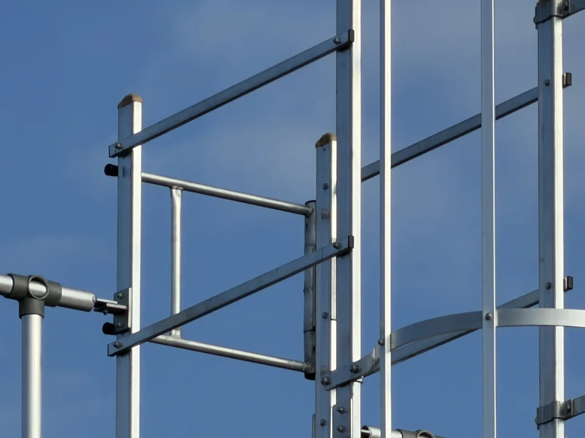 Aluminium Roof Access Ladder with Safety Cage & Roof Parapet Gate – Complete Unit (7,50 mtr)
