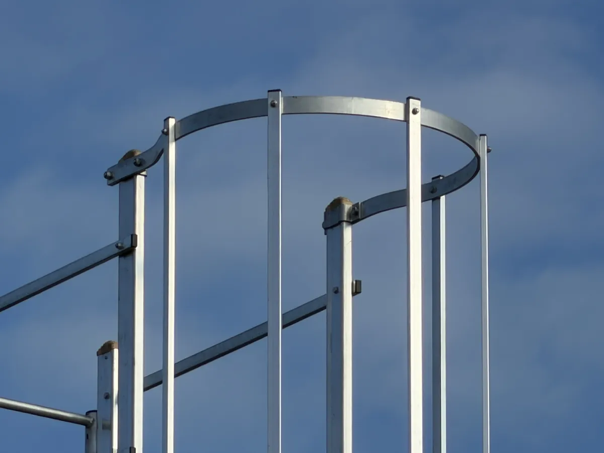Aluminium Roof Access Ladder with Safety Cage & Roof Parapet Gate – Complete Unit (7,50 mtr)