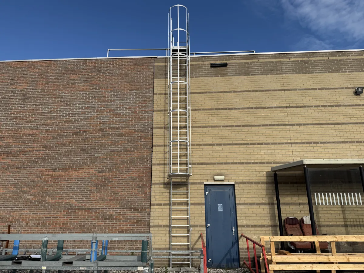 Aluminium Roof Access Ladder with Safety Cage & Roof Parapet Gate – Complete Unit (7,50 mtr)