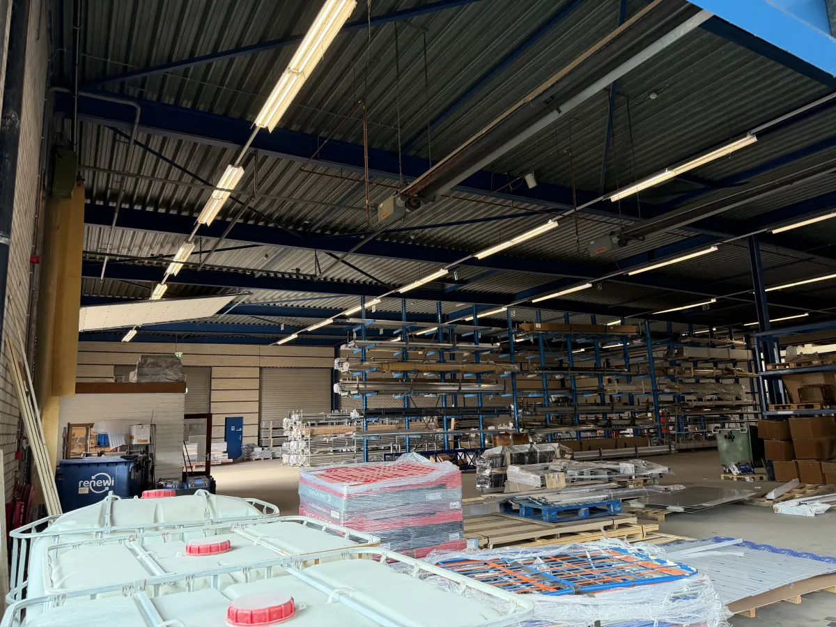 Steelconstruction of steel from 32,85 x 35,50 mtr. (1.166 m2)