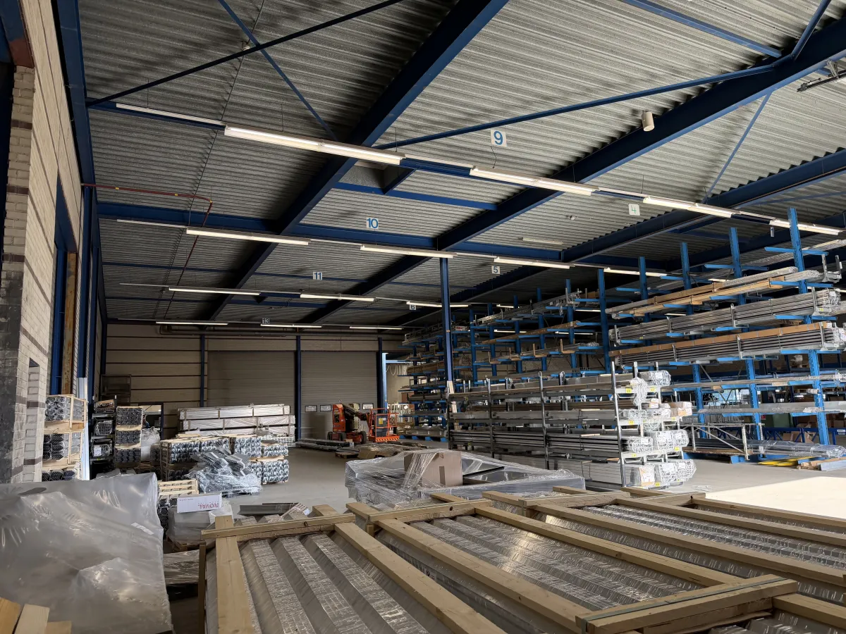 Steelconstruction of steel from 32,85 x 35,50 mtr. (1.166 m2)