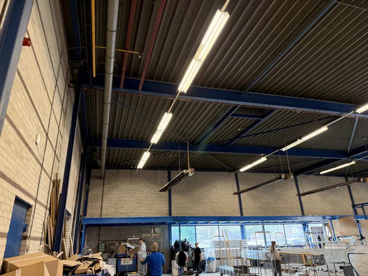 Steelconstruction of steel from 32,85 x 35,50 mtr. (1.166 m2)
