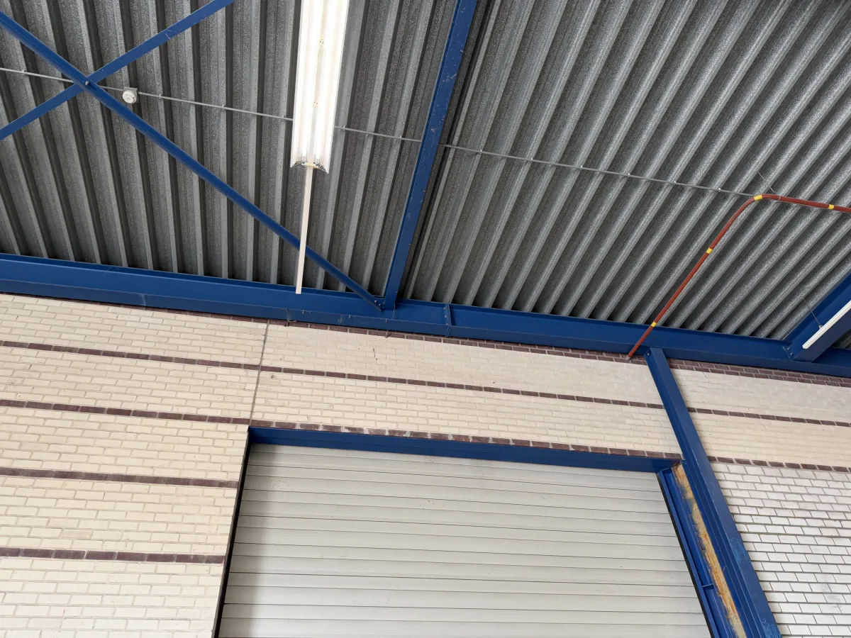Steelconstruction of steel from 32,85 x 35,50 mtr. (1.166 m2)