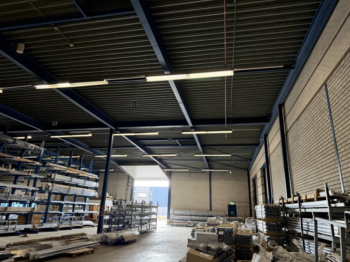 Steelconstruction of steel from 32,85 x 35,50 mtr. (1.166 m2)