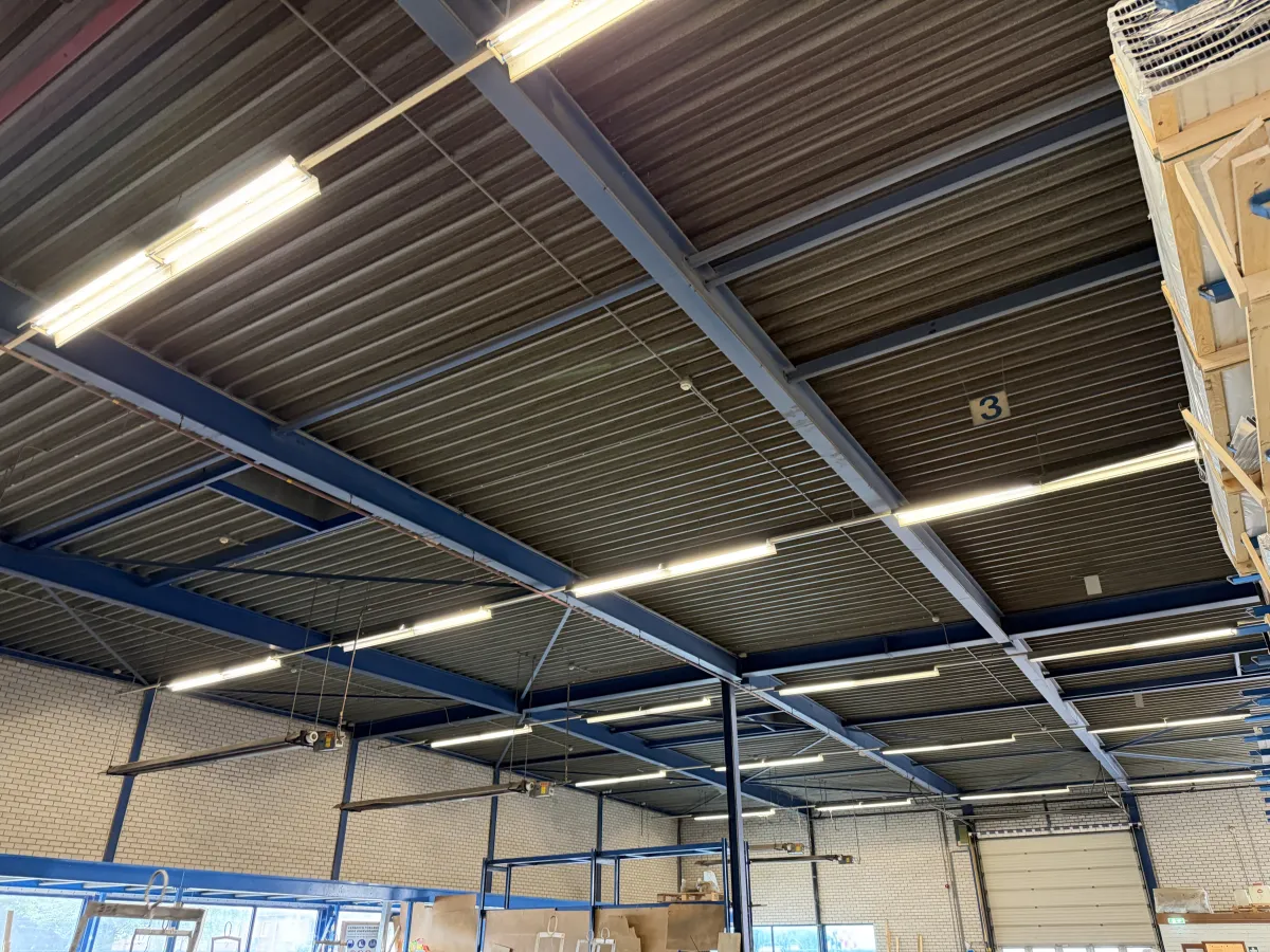 Steelconstruction of steel from 32,85 x 35,50 mtr. (1.166 m2)