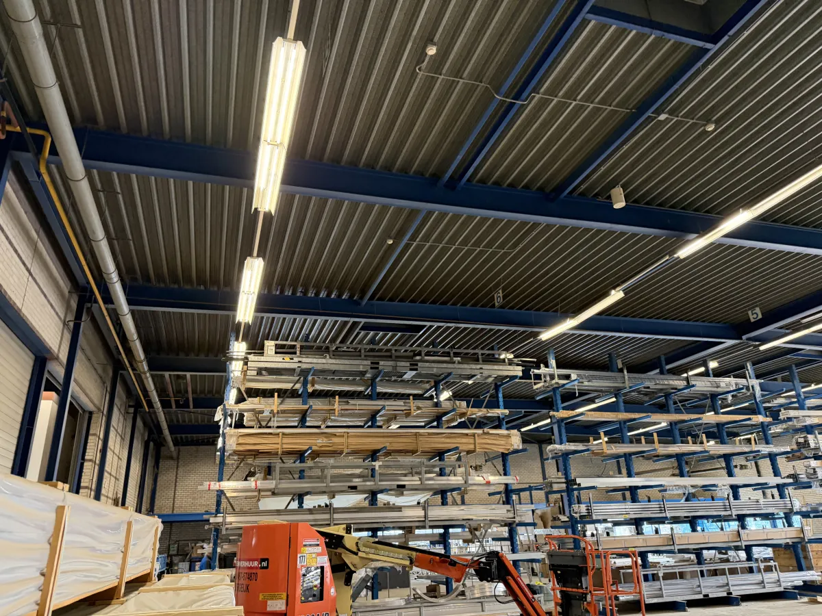 Steelconstruction of steel from 32,85 x 35,50 mtr. (1.166 m2)