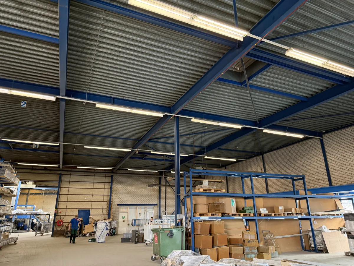 Steelconstruction of steel from 32,85 x 35,50 mtr. (1.166 m2)