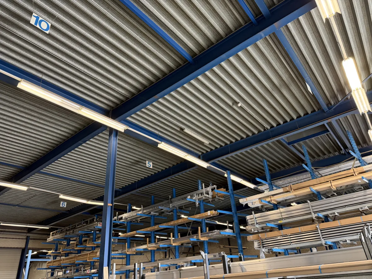 Steelconstruction of steel from 32,85 x 35,50 mtr. (1.166 m2)