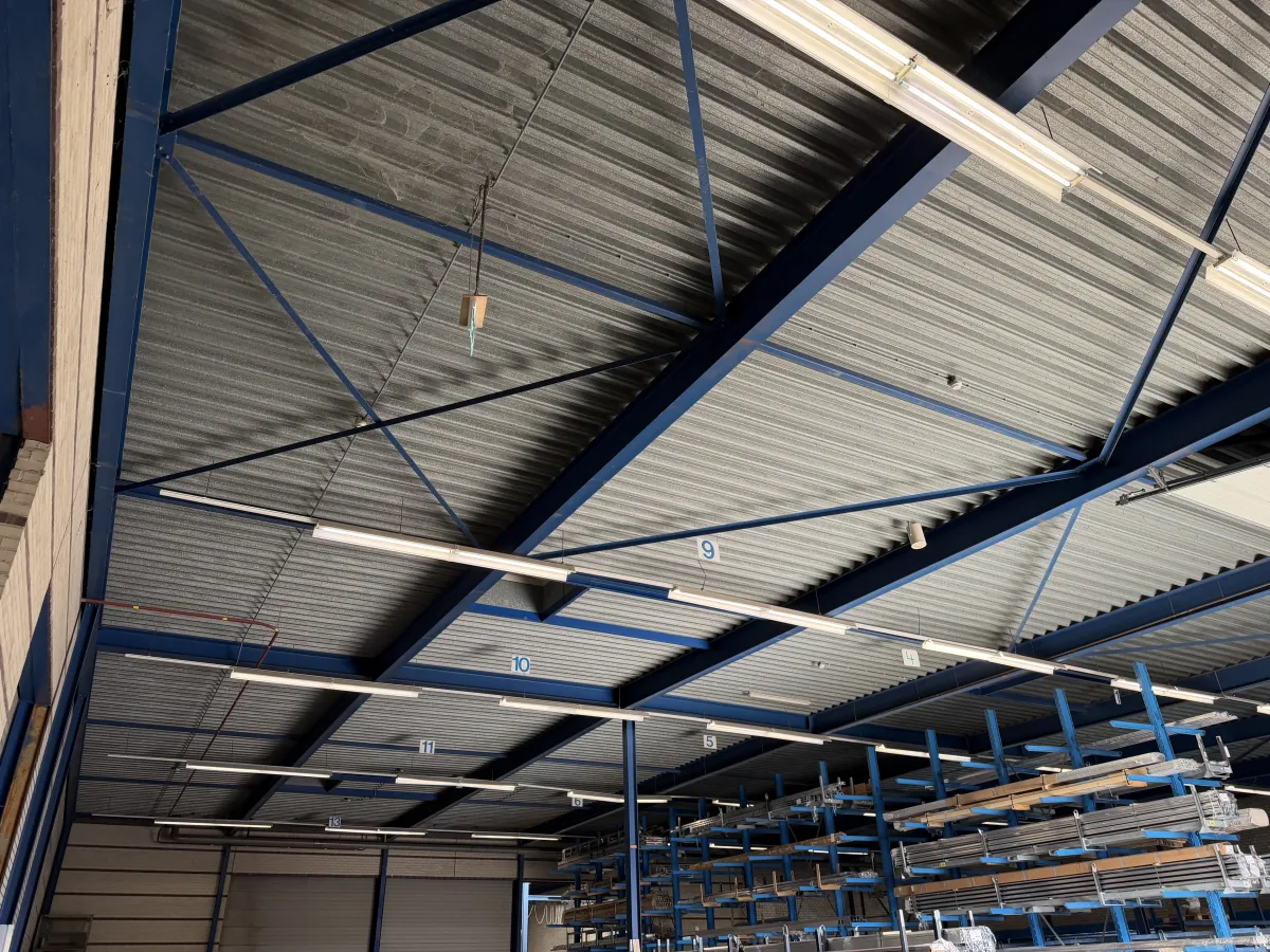 Steelconstruction of steel from 32,85 x 35,50 mtr. (1.166 m2)