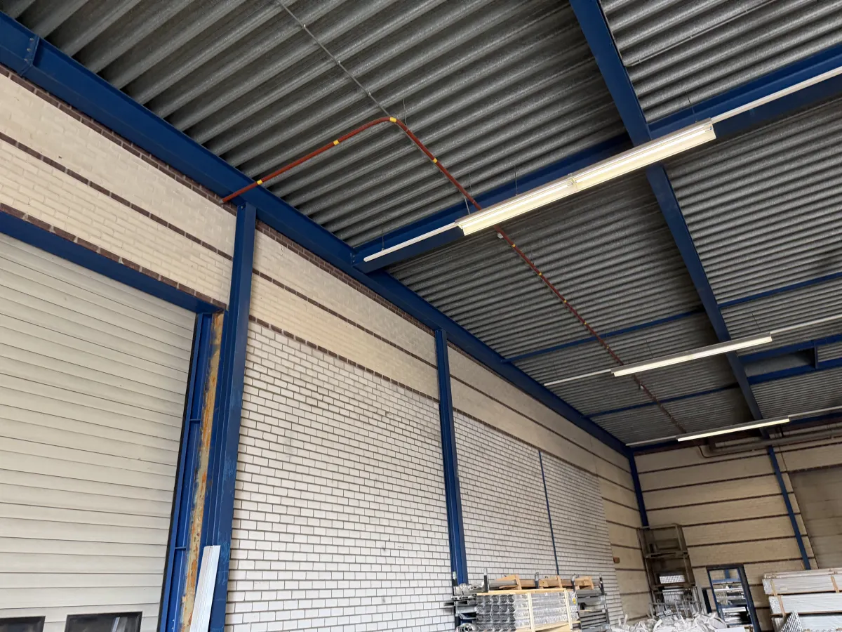 Steelconstruction of steel from 32,85 x 35,50 mtr. (1.166 m2)