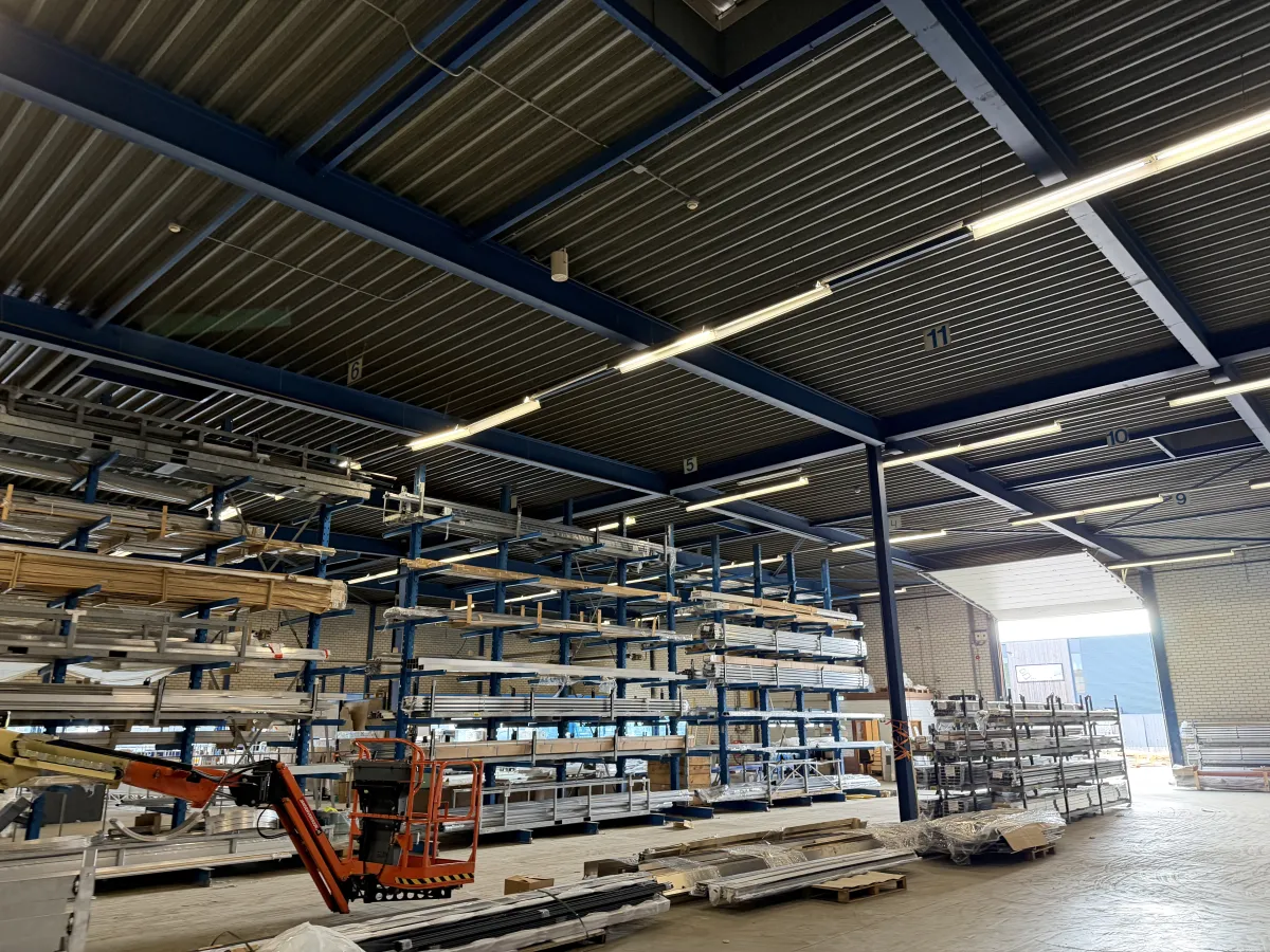 Steelconstruction of steel from 32,85 x 35,50 mtr. (1.166 m2)