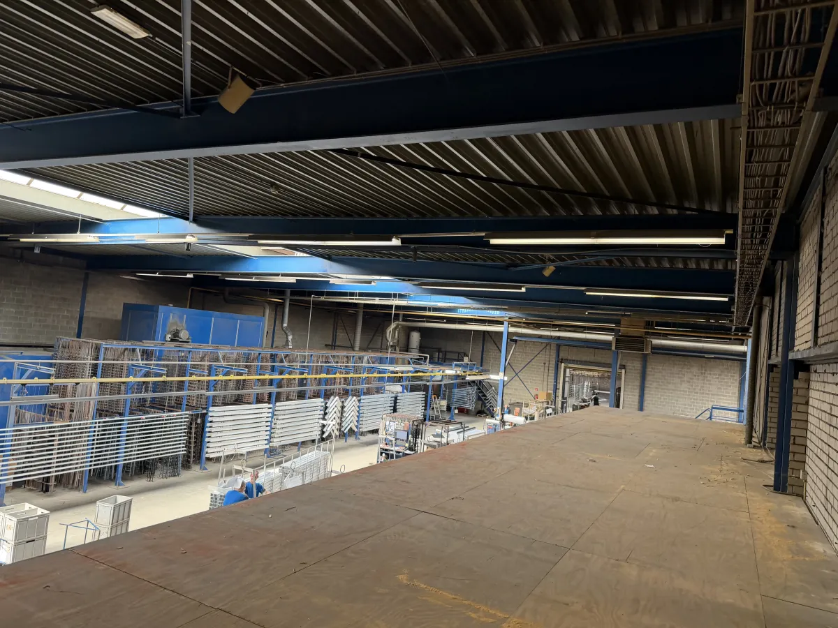 Steelconstruction with Roof Structure 21,50 x 54,80 mtr. (1.178 m2)