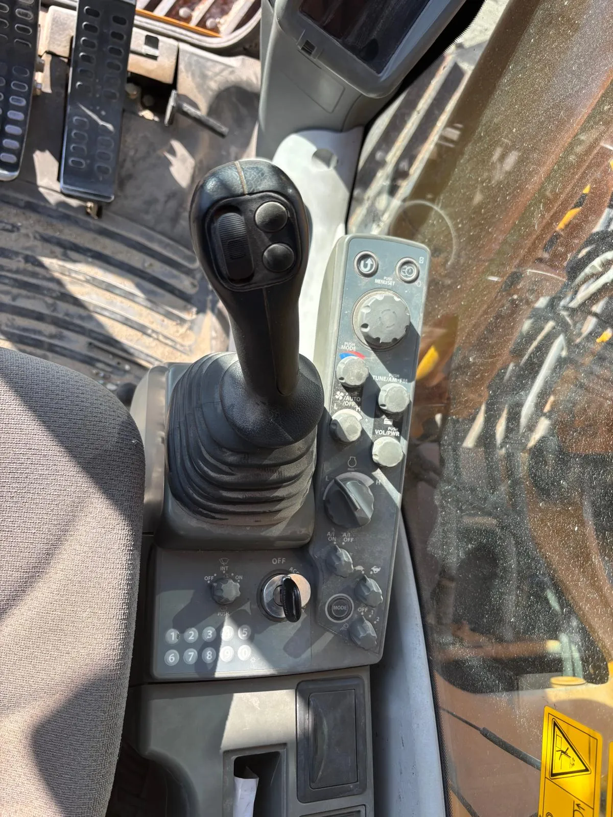 Hitachi Zaxis 210LC Crawler Excavator – 21 Ton Class, Ready for Work