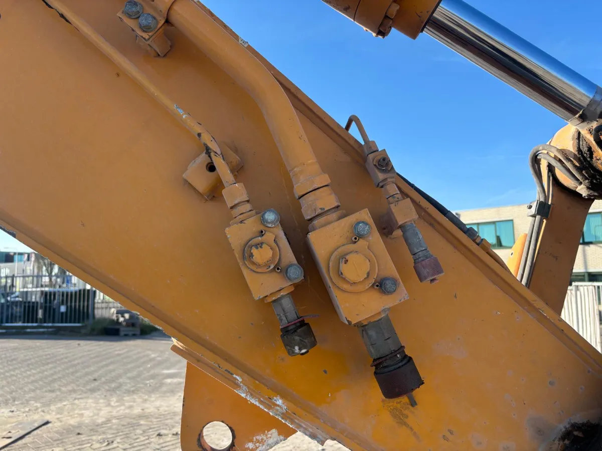Hitachi Zaxis 210LC Crawler Excavator – 21 Ton Class, Ready for Work