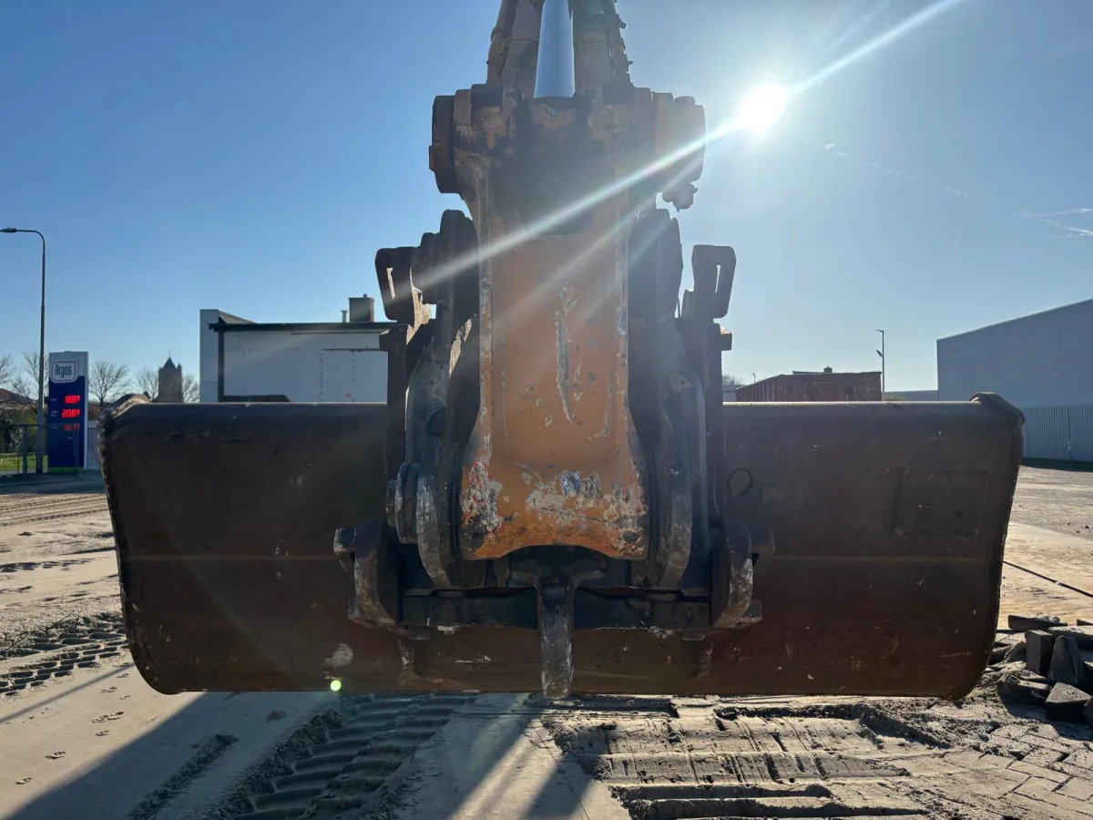 Hitachi Zaxis 210LC Crawler Excavator – 21 Ton Class, Ready for Work