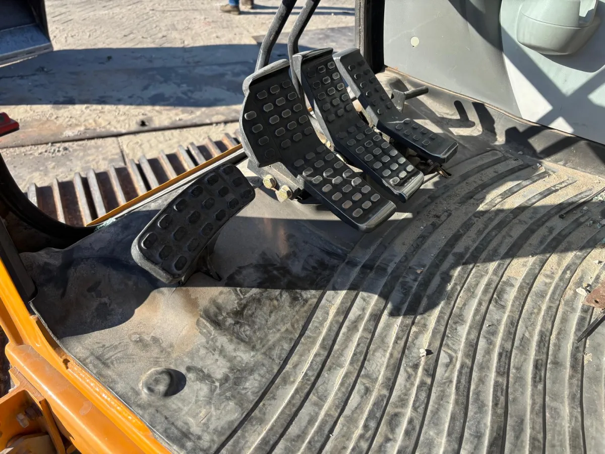 Hitachi Zaxis 210LC Crawler Excavator – 21 Ton Class, Ready for Work