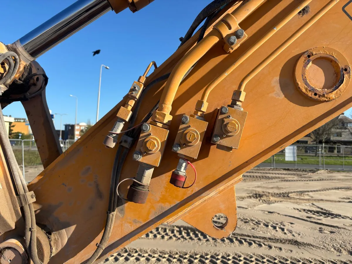 Hitachi Zaxis 210LC Crawler Excavator – 21 Ton Class, Ready for Work