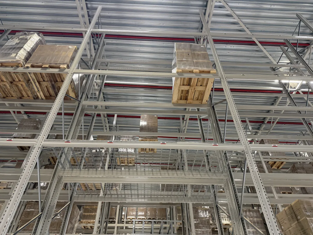 Heavy-Duty Pallet Racking System – Multi-Level, High-Bay, Steel, Large Warehouse Lot