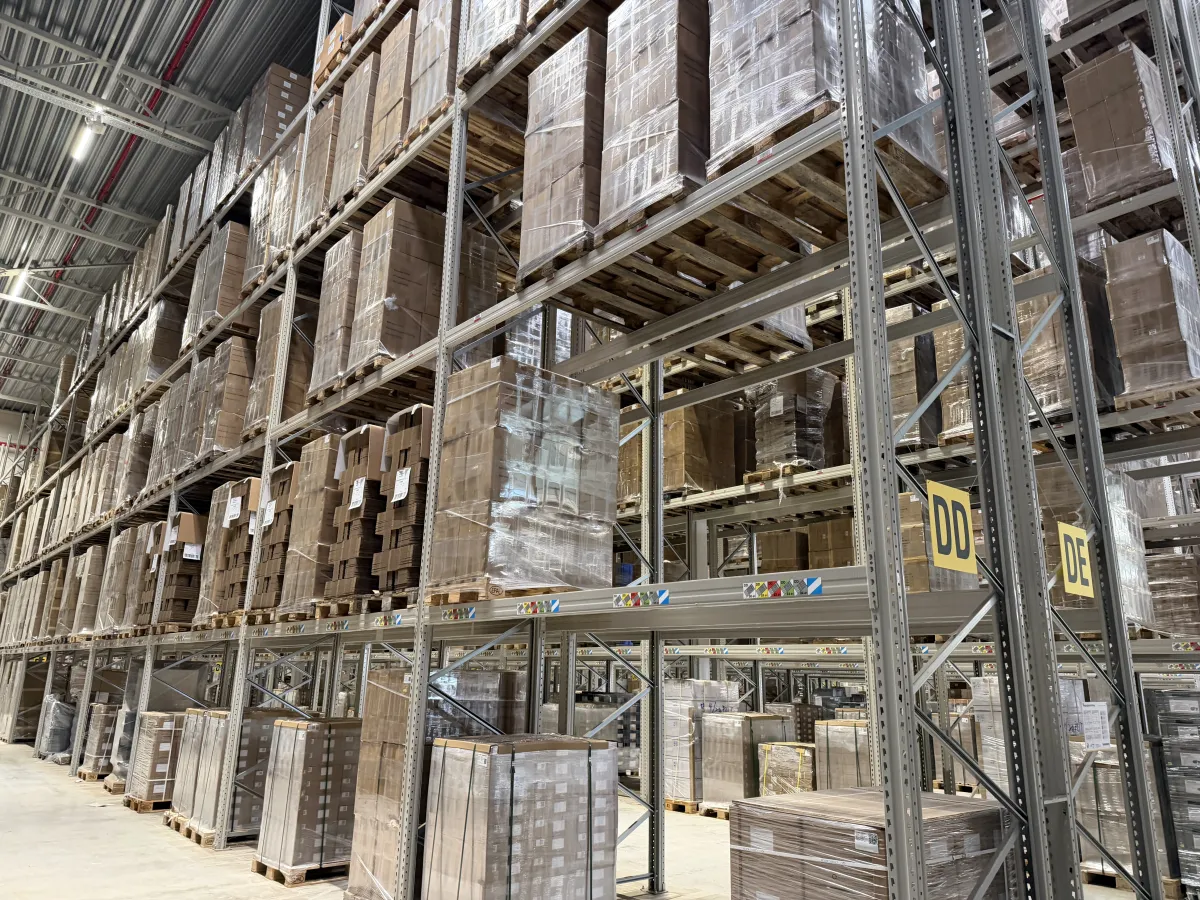 Heavy-Duty Pallet Racking System – Multi-Level, Large Warehouse Quantity