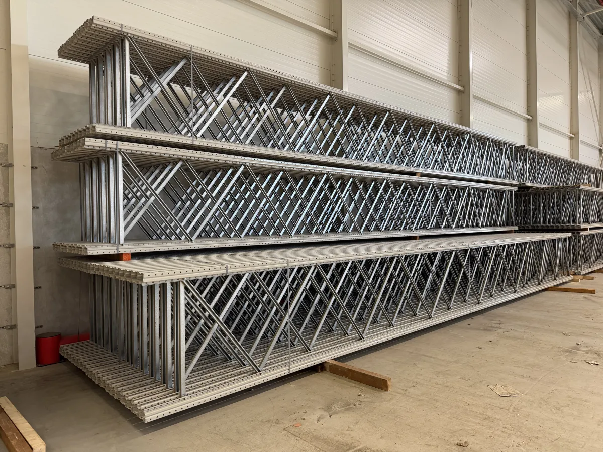 White coated Pallet Racking Frames & Beams – Large Quantity, Heavy-Duty Steel