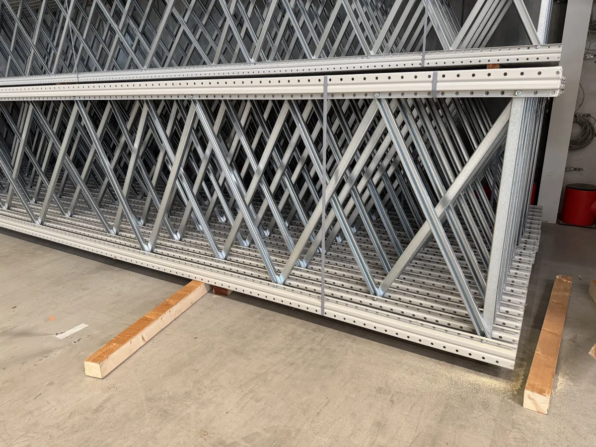 White coated Pallet Racking Frames & Beams – Large Quantity, Heavy-Duty Steel