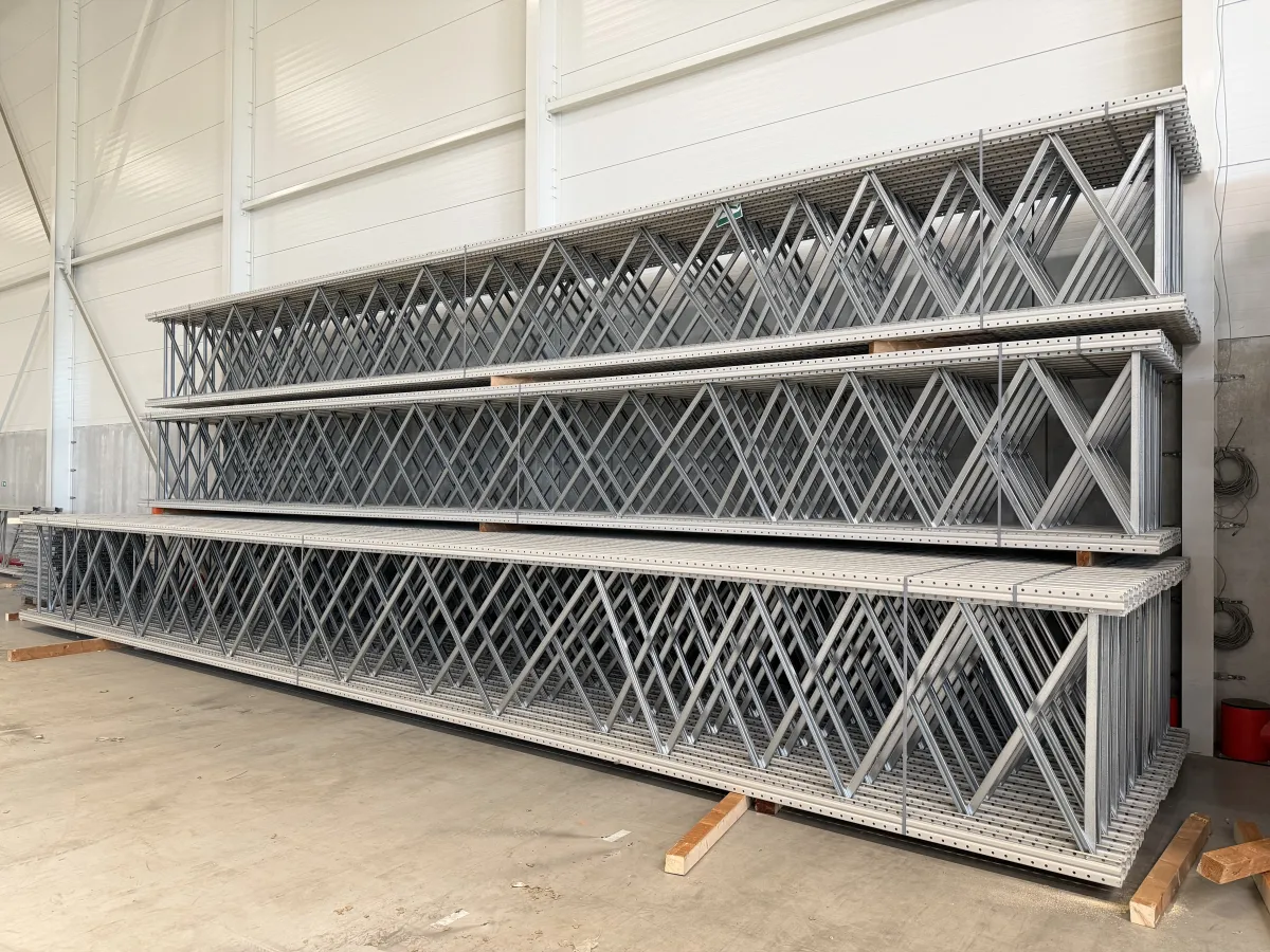 White coated Pallet Racking Frames & Beams – Large Quantity, Heavy-Duty Steel