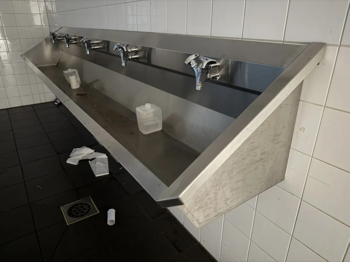 Stainless Steel Trough Sink with 5 taps