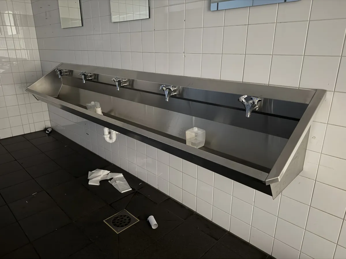 Stainless Steel Trough Sink with 5 taps