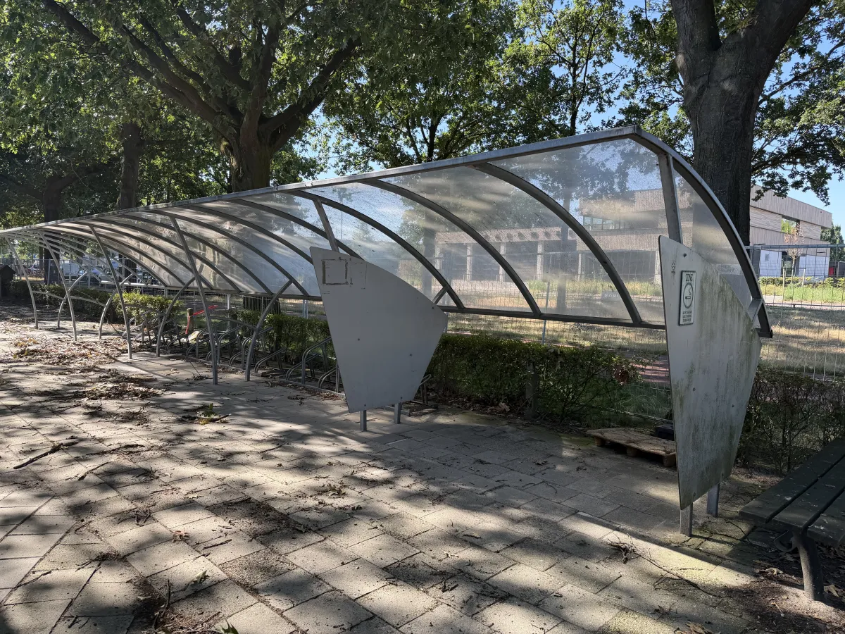 Covered Bicycle Shelter with Arched Polycarbonate Roof & Integrated Bike Racks
