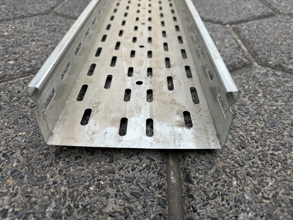 Cable gutter