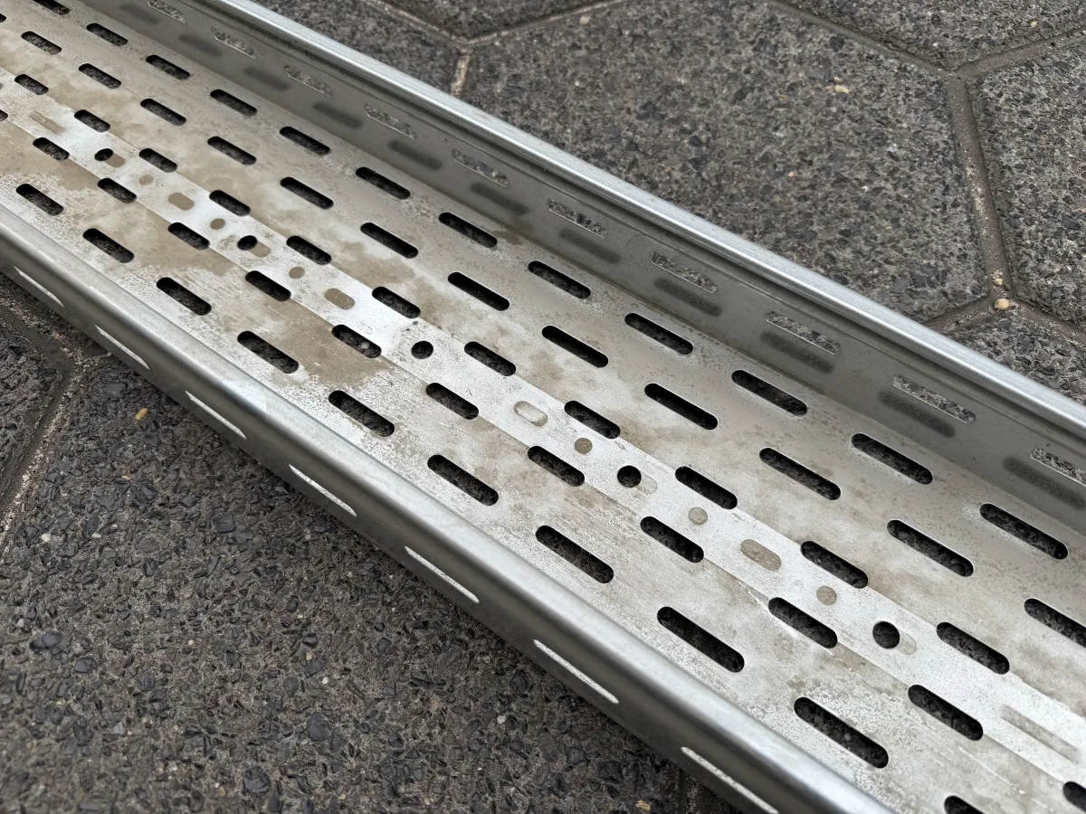 Cable gutter